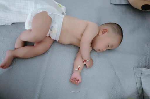 巴彦淖尔市三个月宝宝抬头不稳